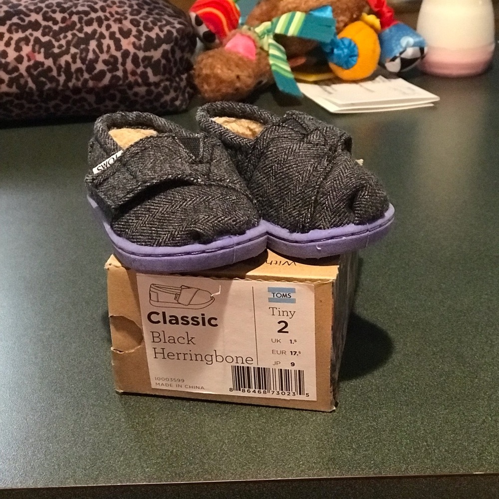 Toms - Picture 2 of 3